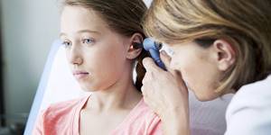 Как лечить отит среднего уха у взрослых: традиционные методы и народные средства, профилактические действия