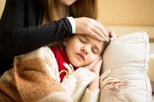 Симптомы коронавируса у детей: как проявляется инфекция, первые признаки заражения, какая температура, как определить у ребёнка до года