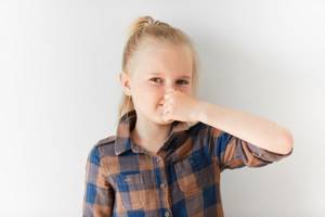Запах ацетона изо рта у ребенка: причины, лечение, что делать если у ребенка изо рта пахнет ацетоном