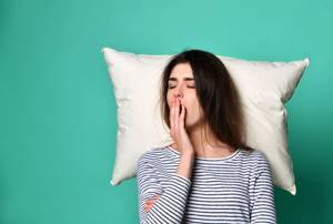 Почему скрипят зубами во сне: причины скрежета зубами во сне у взрослых и детей, лечение