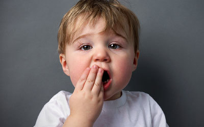 Опухшая щека у ребенка: что делать, причины