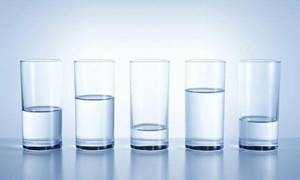 Сколько пить воды при гипертонии: можно ли много, 2 степени, минеральная
