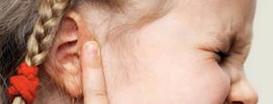 Много серы в ушах у ребенка: причины, почему темная у грудничка - с чем это связано, выделяется жидкая, скапливается коричневая