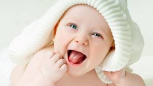 Белый налет на языке у грудничков и новорожденных: почему появляется, как лечить и чистить, фото