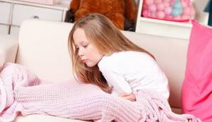 Рвота у ребенка ночью во время сна: причины, лечение