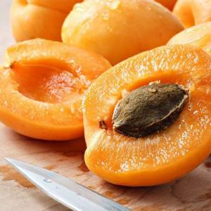 Можно ли есть абрикосовые косточки, их польза и вред