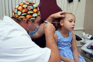 Ушные капли для детей от отита: список лучших детских противовоспалительных лекарств ребенку